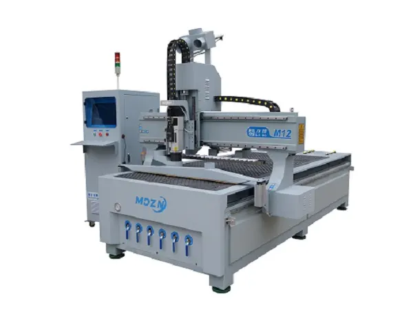 Máy CNC trung tâm 10KW thay12 dao tự động, bàn hút chân không